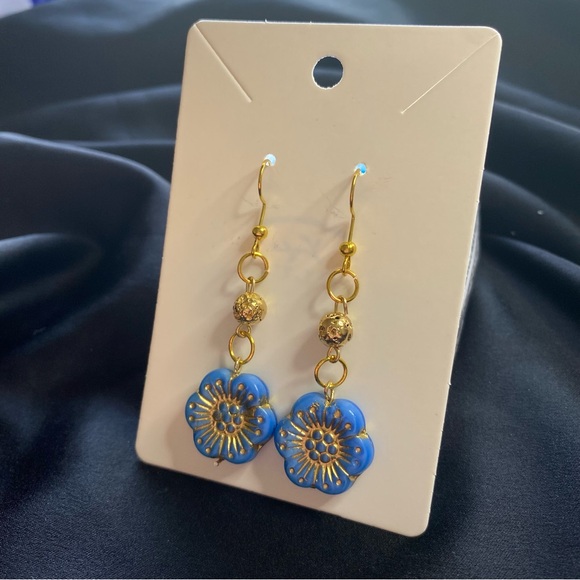 Blue Willow Boutique Earrings - Picture 4 of 4